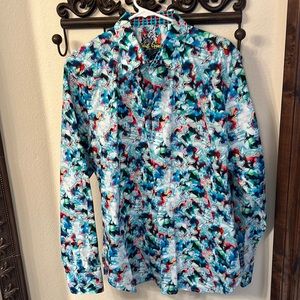 Great colors and spring weight material Robert Graham Size XL !!!!